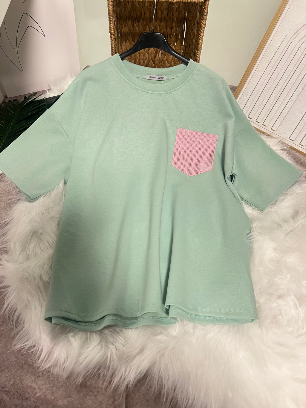 Damen T-Shirt mit rosa Tasche Oversize-Stil Grau Melange Komfortabel und Stilvoll