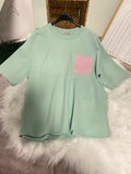Damen T-Shirt mit rosa Tasche Oversize-Stil Grau Melange Komfortabel und Stilvoll
