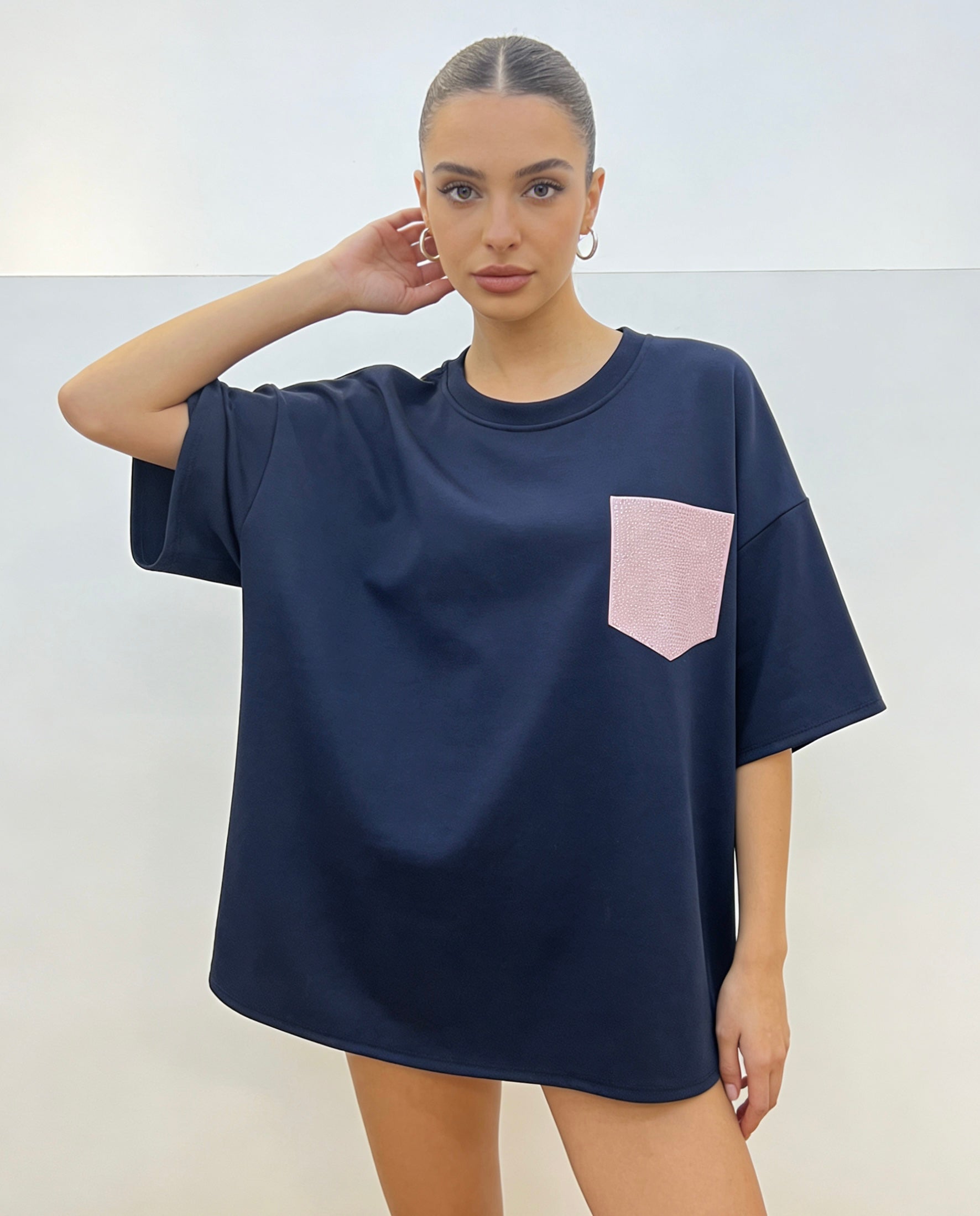 Damen T-Shirt mit rosa Tasche Oversize-Stil Grau Melange Komfortabel und Stilvoll