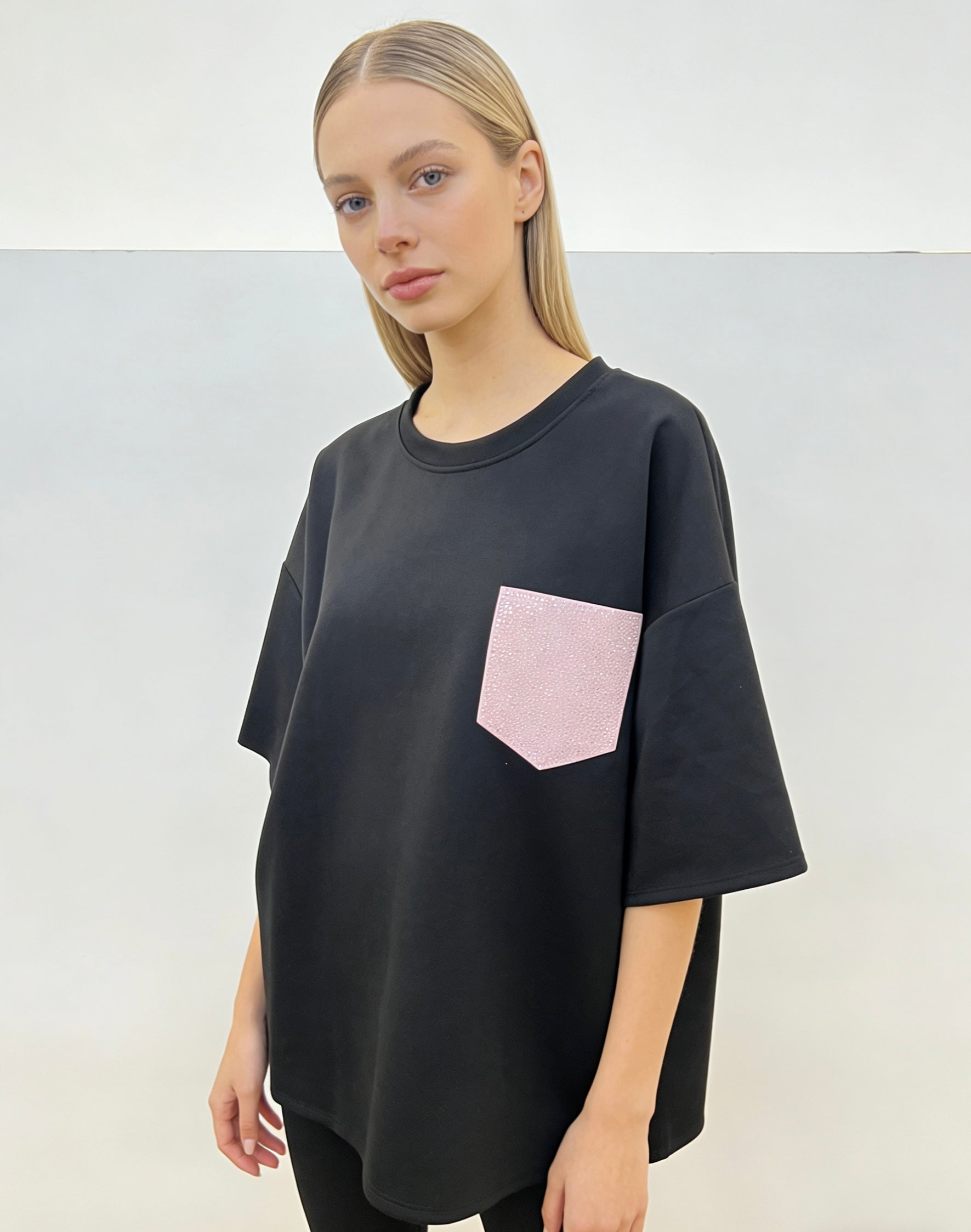 Damen T-Shirt mit rosa Tasche Oversize-Stil Grau Melange Komfortabel und Stilvoll