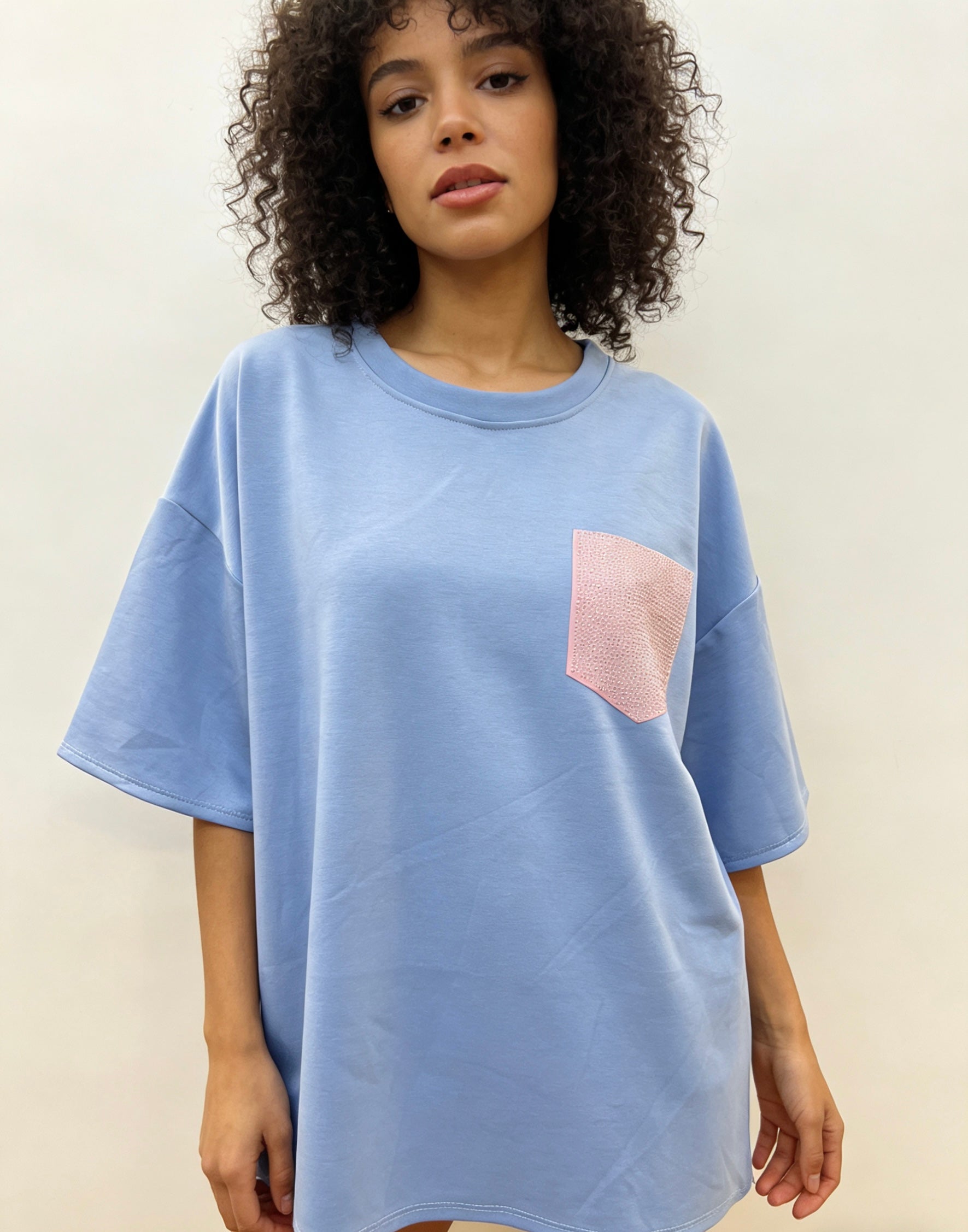 Damen T-Shirt mit rosa Tasche Oversize-Stil Grau Melange Komfortabel und Stilvoll