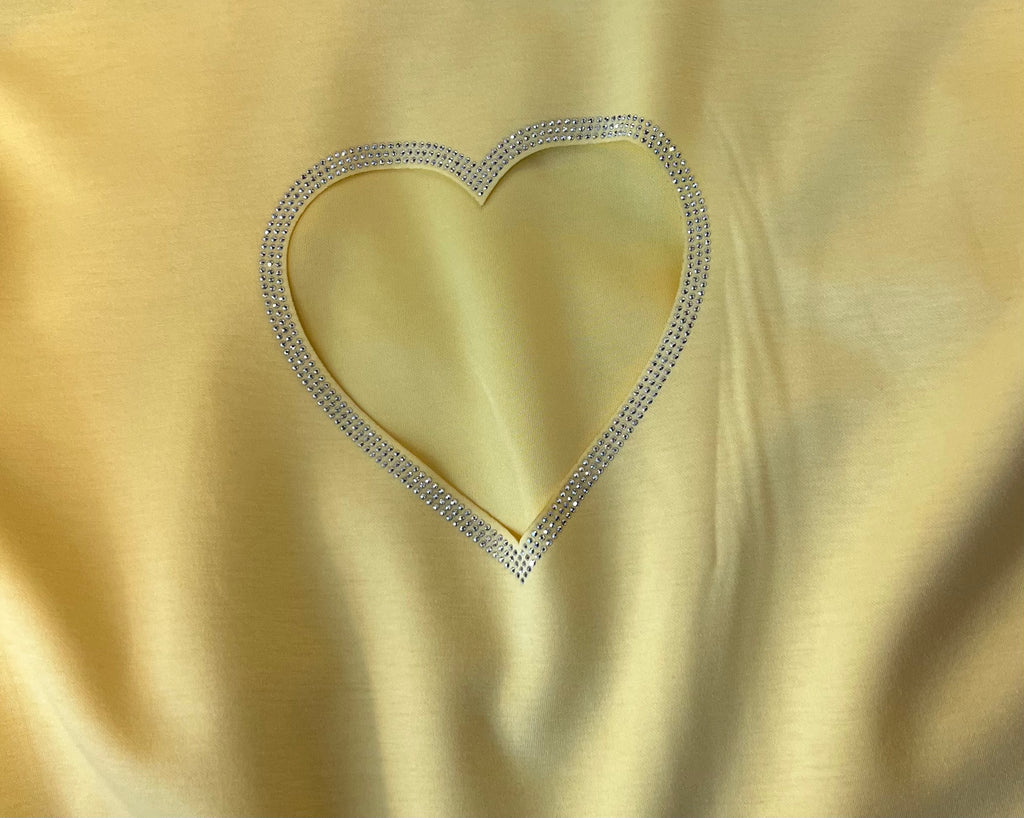 Damen T-Shirt mit Herz-Ausschnitt für einen modischen Look